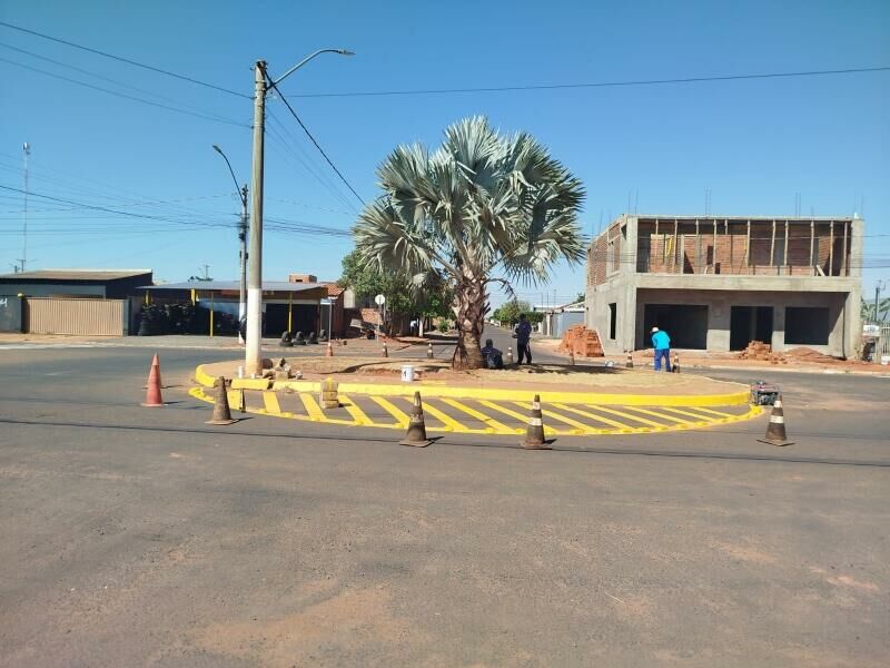 Imagem de compartilhamento para o artigo Nova rotatória é implantada no cruzamento das avenidas das Emas e das Garças em Chapadão do Sul da MS Todo dia